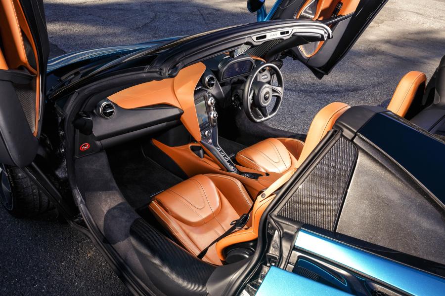Интерьер McLaren 720S Spider 2019 года  (AU) (фото 8 из 18)